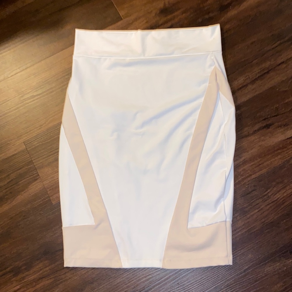 NWOT Bebe white/tan pencil skirt L